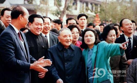 毛泽东邓小平长寿密诀 吃素散步不怒