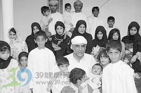 拥有100个子女的老人