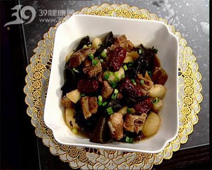 老年人吃肉太少易引起贫血