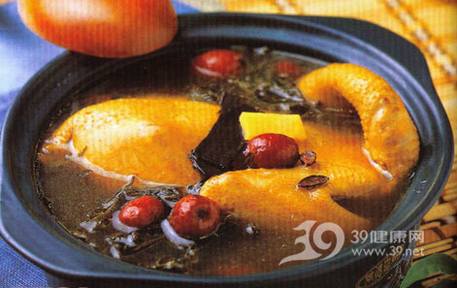 炖鸡不宜先放盐