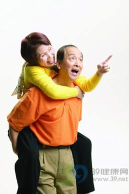 老人穿松紧带裤子会影响健康