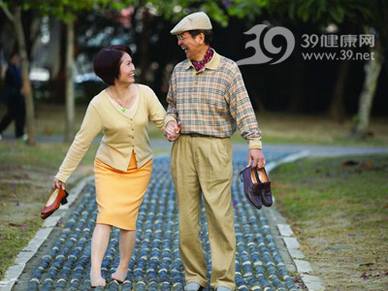 给老人们更多关怀