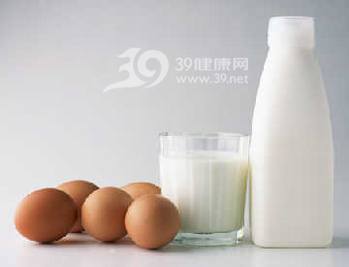 老人喝牛奶 致癌还是防癌?