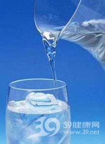老人要怎样饮水才健康