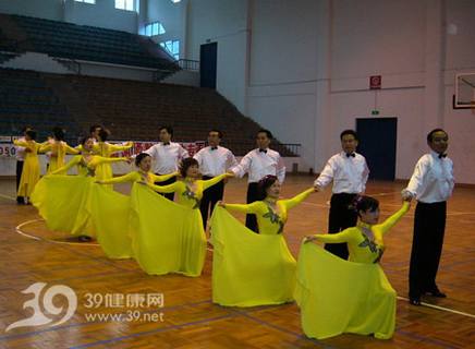 老人跳探戈有助于减缓大脑老化速度