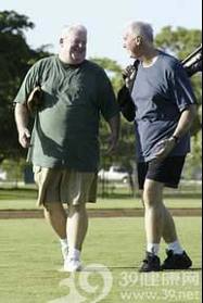 老人抽筋光靠补钙不行