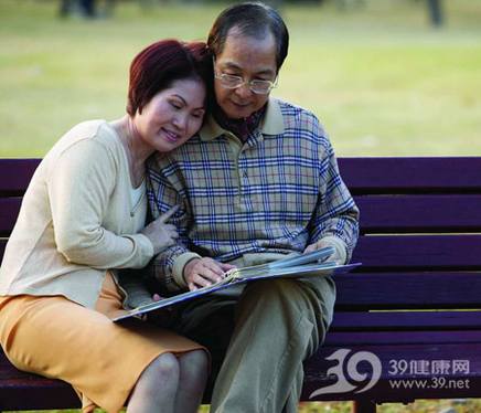 过于怀旧很容易加速衰老