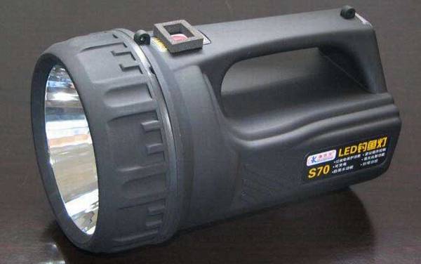 夜晚钓鱼要哪些装备?