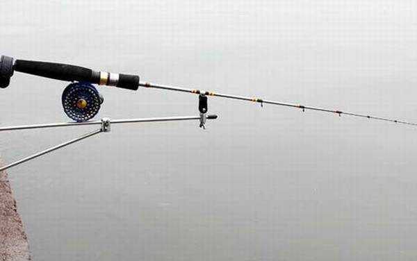 筏钓鲤鱼技巧及找底方法