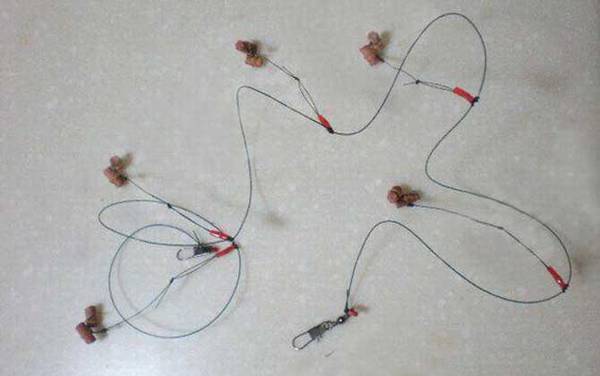 海竿串钩钓鱼技巧和方法,重点是饵料和抛竿,其他的比较简单!