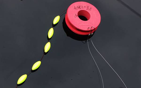 七星漂的使用方法,最适合传统钓,优点是操作简单且便于观漂!