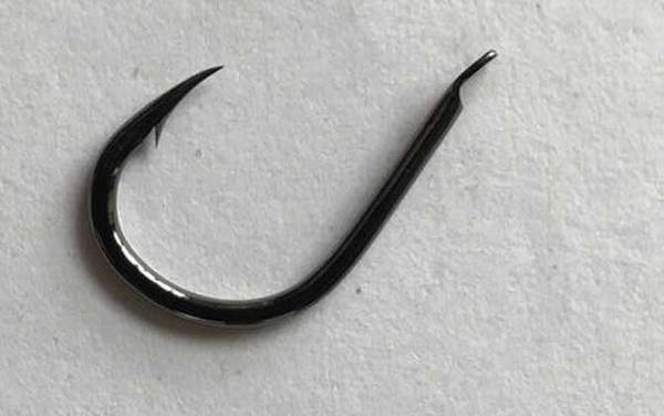 钓鲫鱼用几号钩?没有固定答案,原因是钩型不同用的号数也不同!