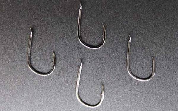 钓鲫鱼用几号钩?没有固定答案,原因是钩型不同用的号数也不同!