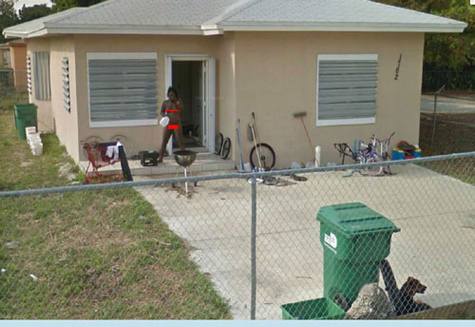 谷歌街景地图发现佛州裸女