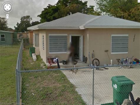 谷歌街景地图发现佛州裸女