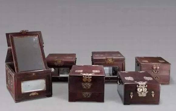 �й��Ŵ�Ů�ӵġ�ױϻ��