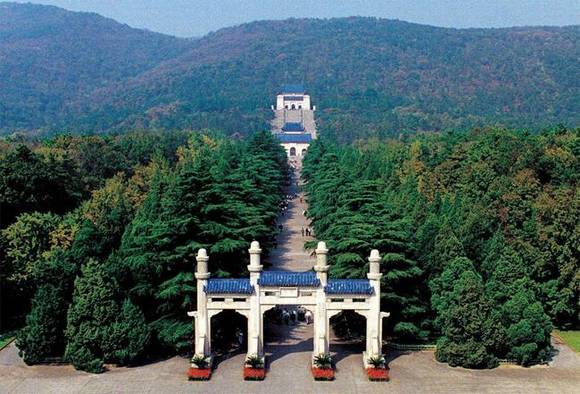 �����Ͼ���ɽ��