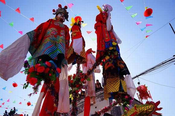 �����ؿ�ˮ����¶���̧ͷ���