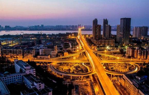 �人�ɹ���ѡ���硰���֮����