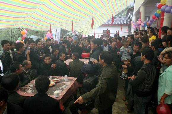 ���ص����ػ��ס���ŮȢ�м�