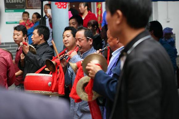 ���ص����ػ��ס���ŮȢ�м�