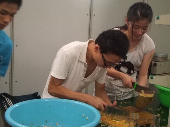 酿酒设备厂家-哈密瓜酒制作方法