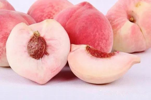 纯粮家庭桃子酒制作过程