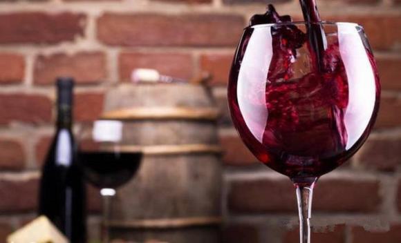 揭秘葡萄酒不能一口咽下去的秘密