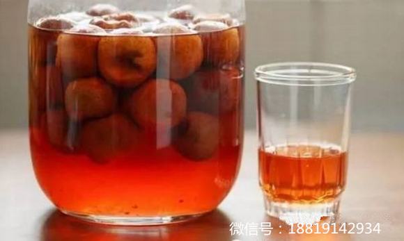 怎样配制蜂蜜梅酒