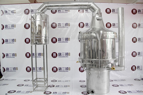 小本创业养猪、酿酒两手准备