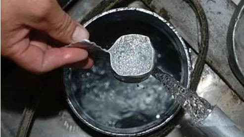 酿酒小知识,为何窖藏的年份酒喝着比较香