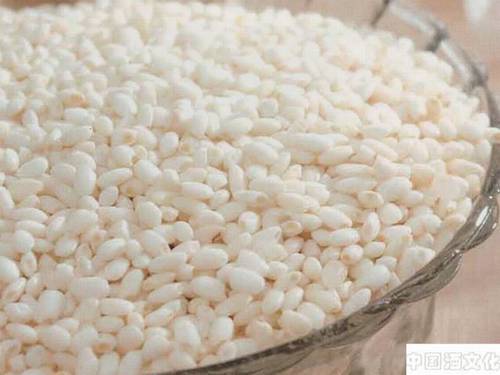 酿酒的主要原料由哪些_调制酿造