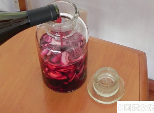红酒泡洋葱有无副作用?红酒泡洋葱的功效_品酒养生_
