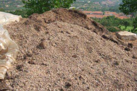 鸡粪怎么快速发酵?_养鸡