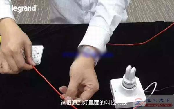 一例双控开关的接线实物图,附详细接线步骤