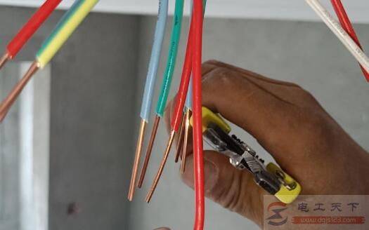 电灯线盒内接什么电线,应该怎么接线