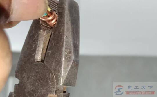 电灯线盒内接什么电线,应该怎么接线