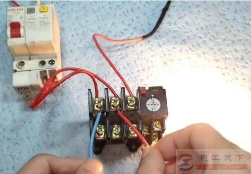 插座三根电线颜色一样,怎么快速区分火线零线地线