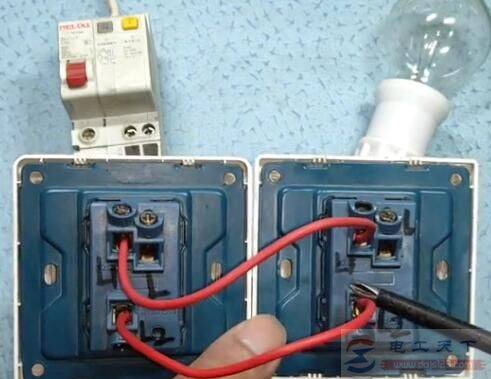 一灯单控与一灯双控及一灯三控的接线方法