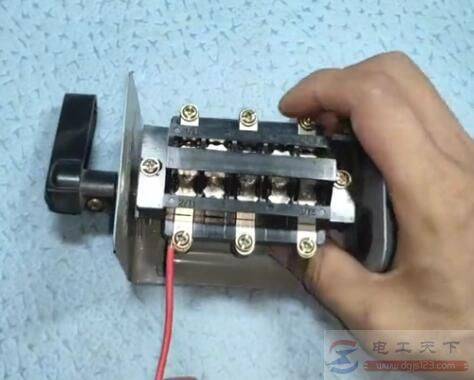 螺丝压软线不能直接压,否则伤害相当大