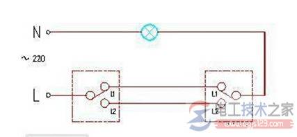 一个双极双控开关与两个单极双控开关实现电灯的三地控制