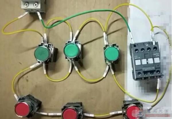多地控制线路的实物接线图