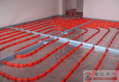 地暖和水暖哪一个铺在下面