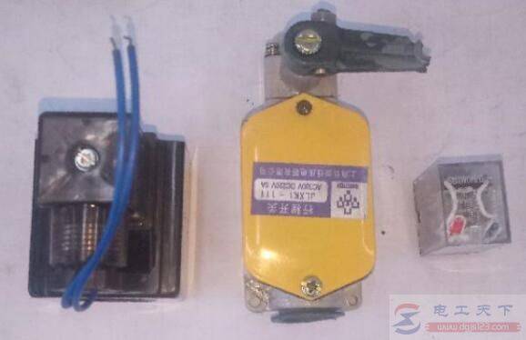 一进两出的电磁阀的接线方法