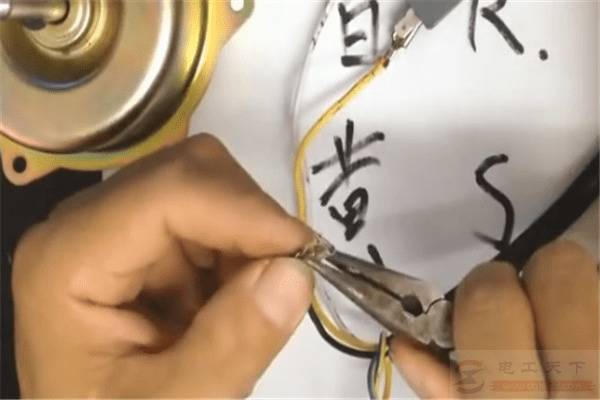 一例空调压缩机启动电容的接线图