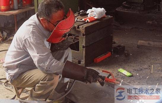 380v的电压会不会电死人?