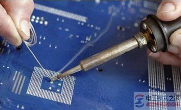 初级电工怎么用电烙铁,电烙铁的使用窍门