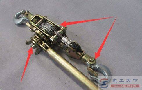 在架空线路上怎么进行紧线操作?