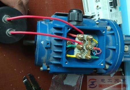 怎么把三相电机改为两相电机?