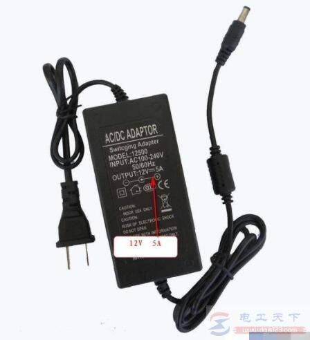 显示器电源适配器12V2A能用12V5A替代?
